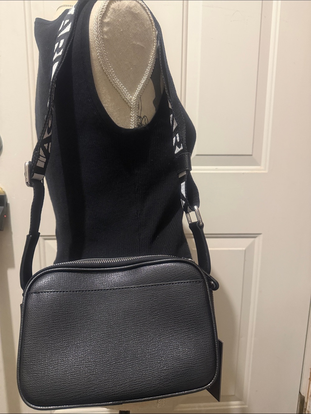 New Karl Lagerfeld Black Crossbody with Paris Charm Chain - Picture 5 of 6